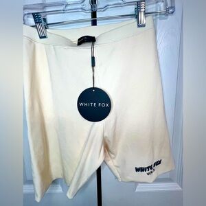 NWT - White Fox Offstage Ribbed Bike Shorts - Size S
Color Cream/Vanilla